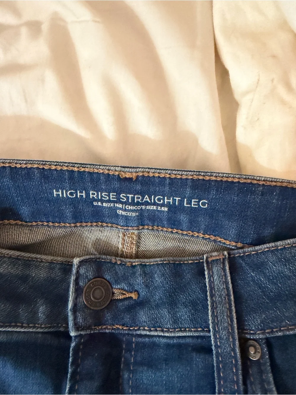 Chico’s High Rise Straight Leg Jeans Size 2  (US 14) Medium Wash Stretch Denim - Picture 2 of 5